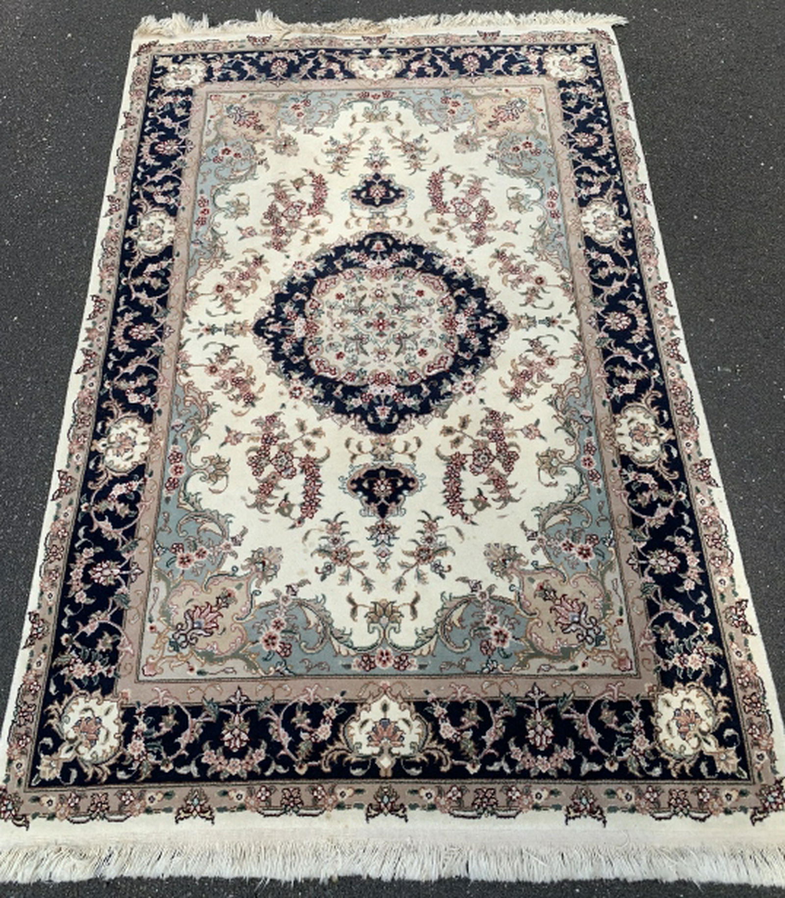 Oriental Central Medallion Throw Rug / Carpet (1 of 5)