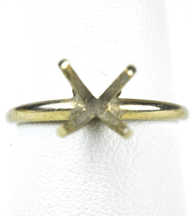 Estate 14kt White Gold Solitaire Ring Mounting: Estate 14kt White Gold Solitaire Ring Mounting. Ring size 5.5 can be resized.