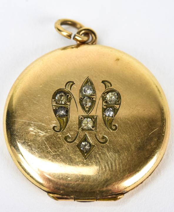 Antique 19th C Victorian Locket Necklace Pendant: Antique 19th C Victorian Locket Necklace Pendant. Measures 1.5 inches in length.
