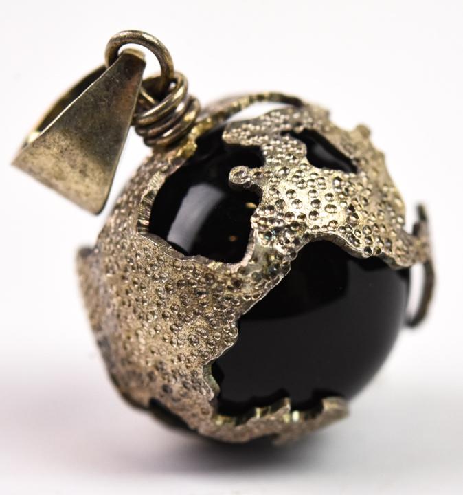 Vintage Sterling Silver & Onyx Globe Pendant (1 of 5)