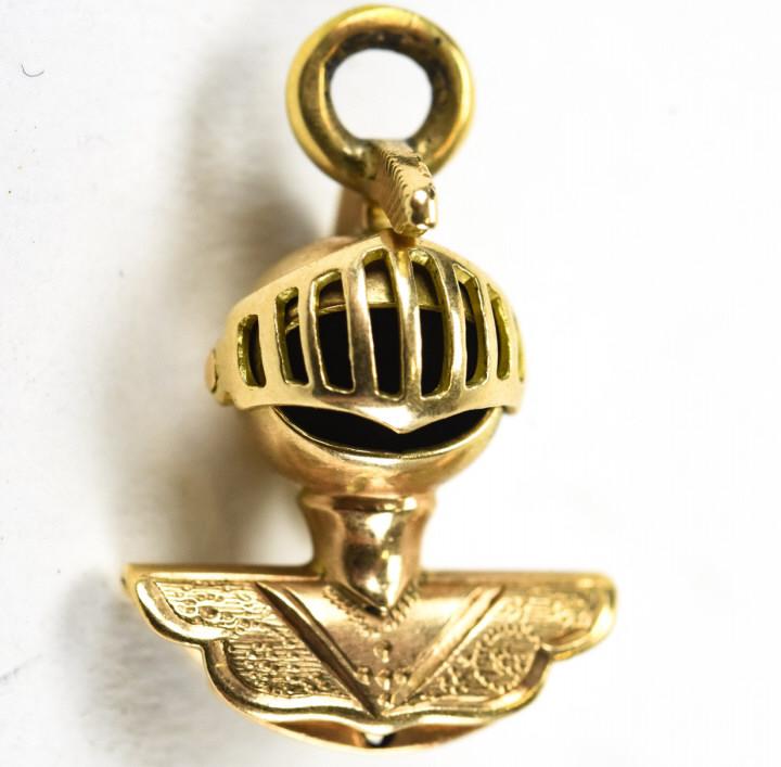 14kt Yellow Gold Suit of Armor Charm: 14kt Yellow Gold Suit of Armor Charm. Measures .75 of an inch in length.