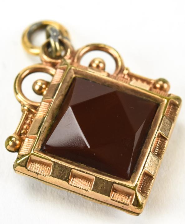 Antique 19th C Bloodstone & Carnelian Fob Pendant: Antique 19th C Bloodstone & Carnelian Fob Pendant. Gold filled mount. 1.5 inches in length.
