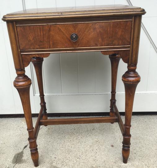 Antique William & Mary Style Side / End Table (1 of 3)