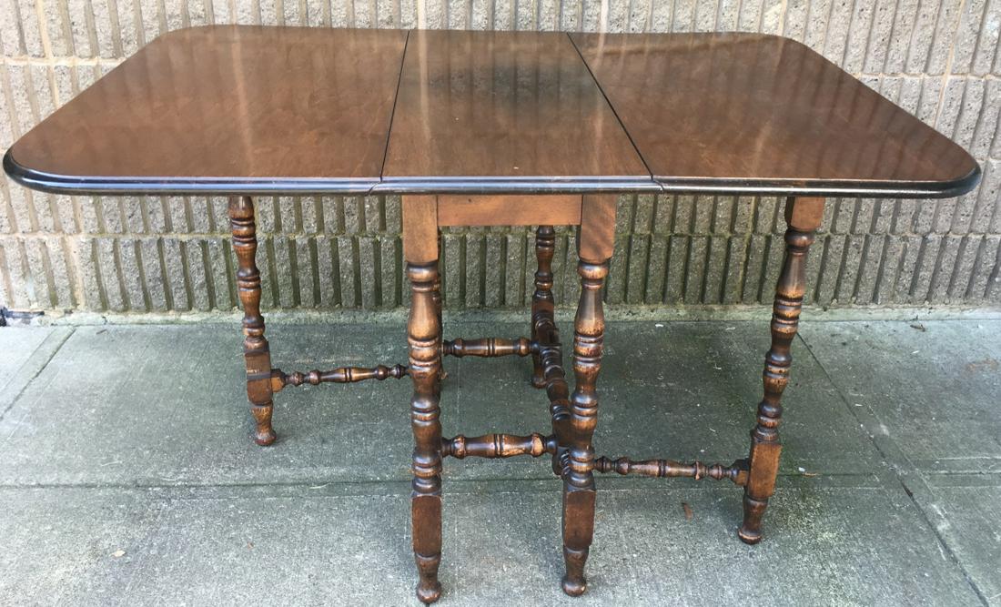 William & Mary Style Drop Leaf Table (1 of 7)