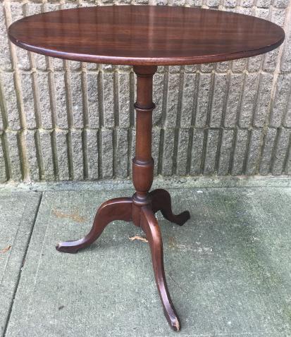 Federal Style Pedestal Tea / Side / End Table (1 of 5)