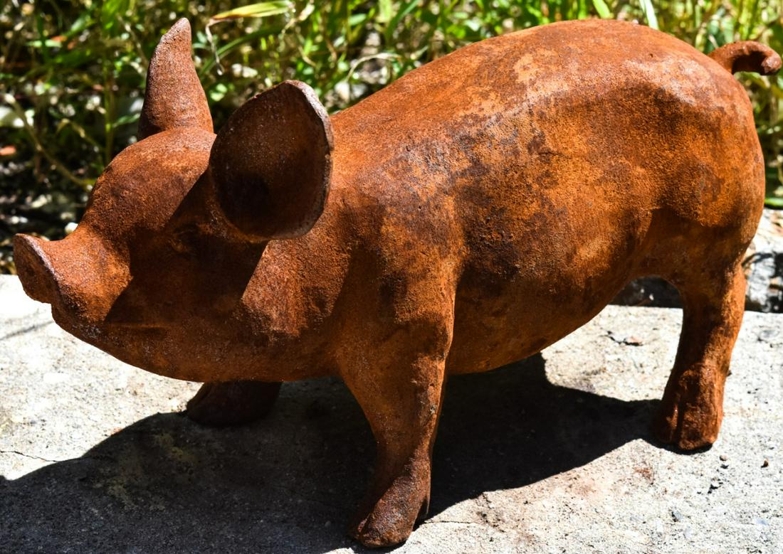 Cast Iron Garden Pig / Piglet Statue (1 of 6)