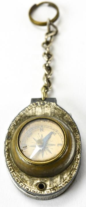 Vintage Compass & Magnifying Glass Pendant: Vintage Compass & Magnifying Glass Pendant. Measures 3.25 inches including chain.