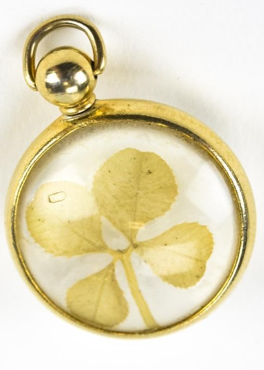 Vintage Four Leaf Clover Magnified Glass Pendant: Vintage Four Leaf Clover Magnified Glass Pendant. Measures just over 1 inch in length.