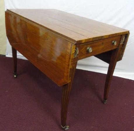 Antique C 1900 Pembroke Form Drop Leaf End Table (1 of 5)