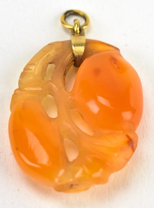 Estate 14kt Yellow Gold & Carved Carnelian Pendant: Estate 14kt Yellow Gold & Carved Carnelian Necklace Pendant. peach motif. Measures 1.5 inches in length.