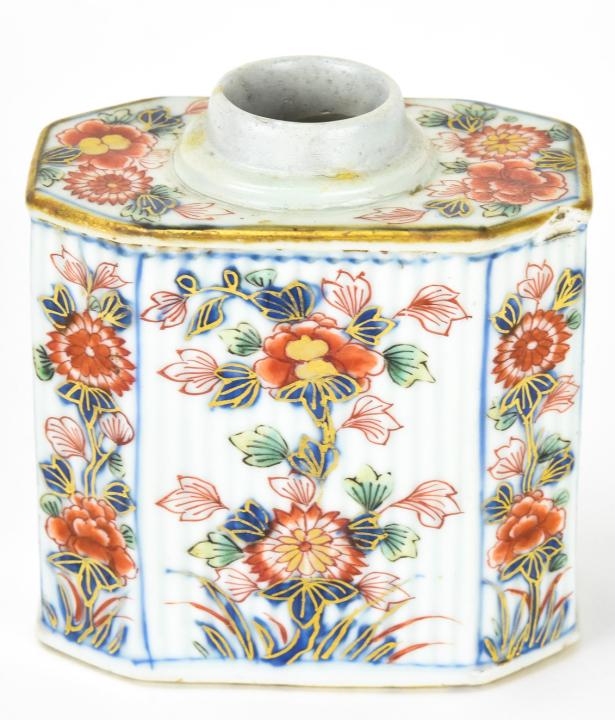 Antique Chinese Imari Porcelain Tea Caddy: Antique Chinese Imari Porcelain Tea Caddy. With hand painted and gilt floral motif. Measures 4 inches x 3.5 inches x 2 inches.