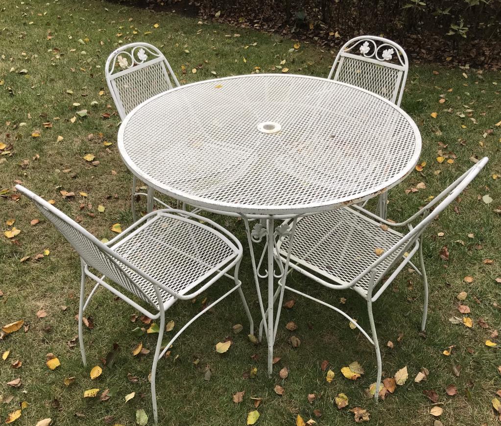 Vintage Painted Metal Garden Table W 4 Chairs