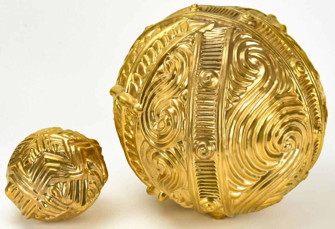 2 Gilt Ceramic Decorative Orbs / Table Statues (1 of 7)