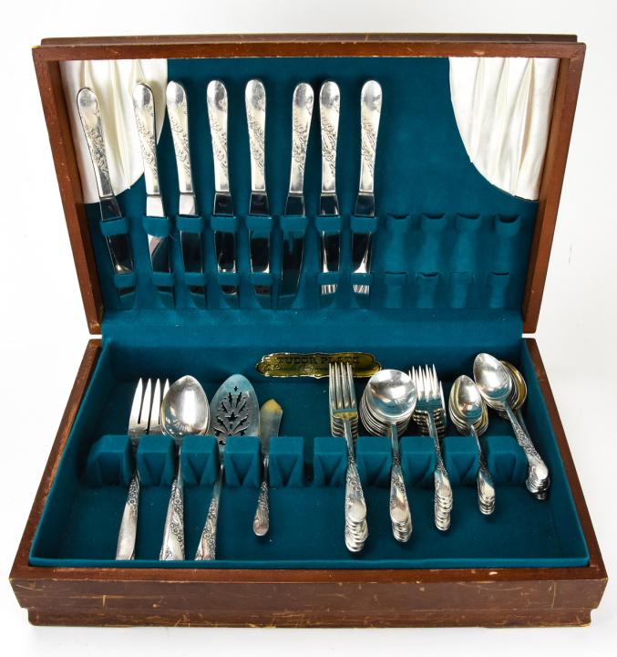 Silver Plate Oneida Tudor Utensil Service for 8 (1 of 5)