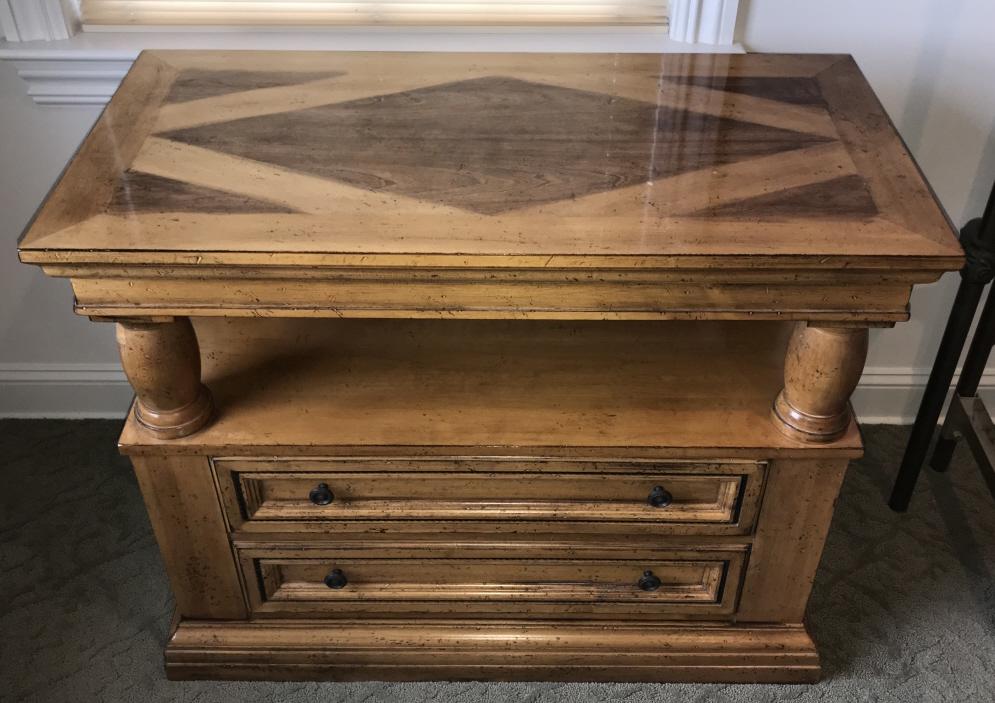 Drexel Heritage Villa Santini Collection End Table (1 of 3)