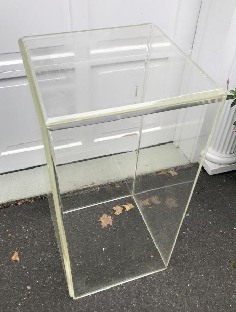 Vintage Lucite Display Pedestal / Stand (1 of 3)