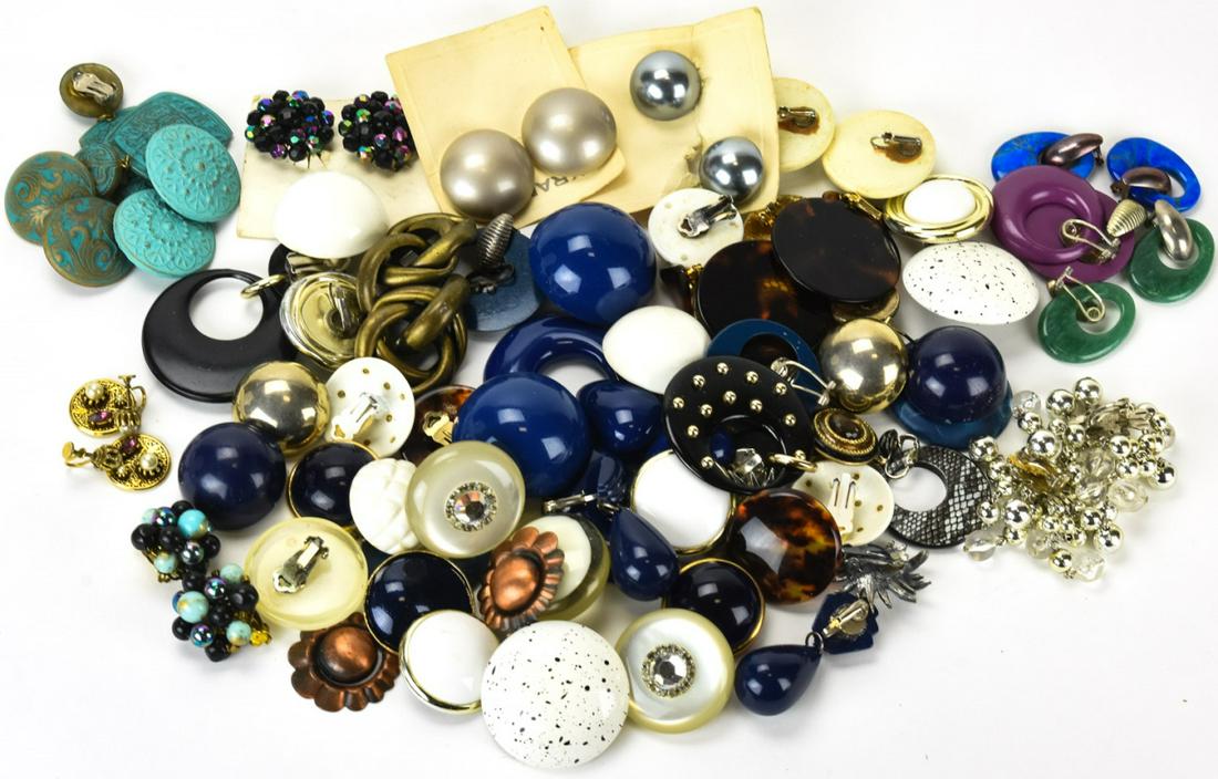 Collection Vintage Designer Costume Clip Earrings (1 of 5)