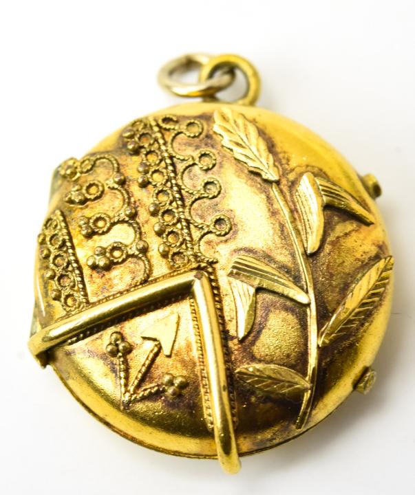 Antique Gold Filled & Gold Topped Locket Pendant: Antique Gold Filled & Gold Topped Locket Pendant. With wheat sheath and cannetille work. Measures 1.25 inches with bail.