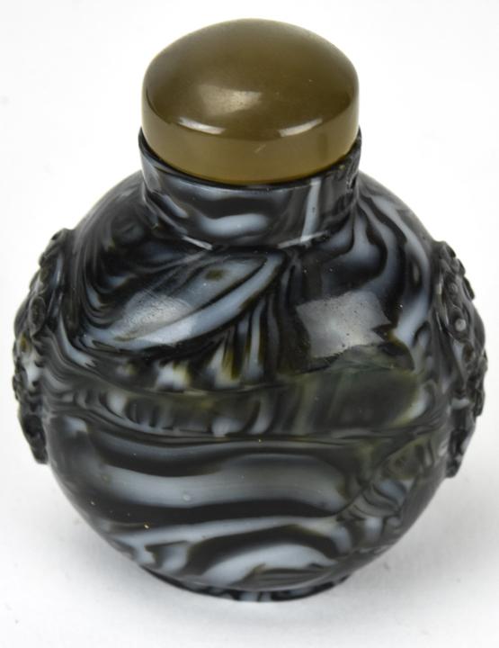 Chinese Black & White Pudding Agate Snuff Bottle (1 of 5)