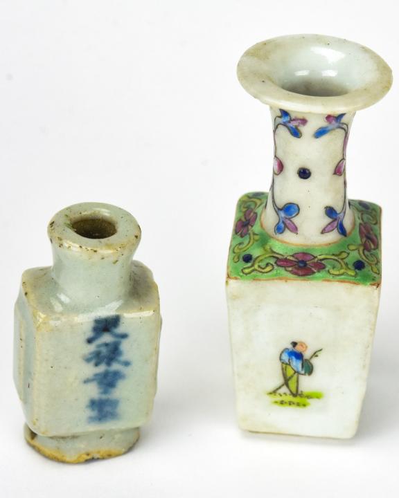 2 Chinese Miniature Porcelain Vases (1 of 5)