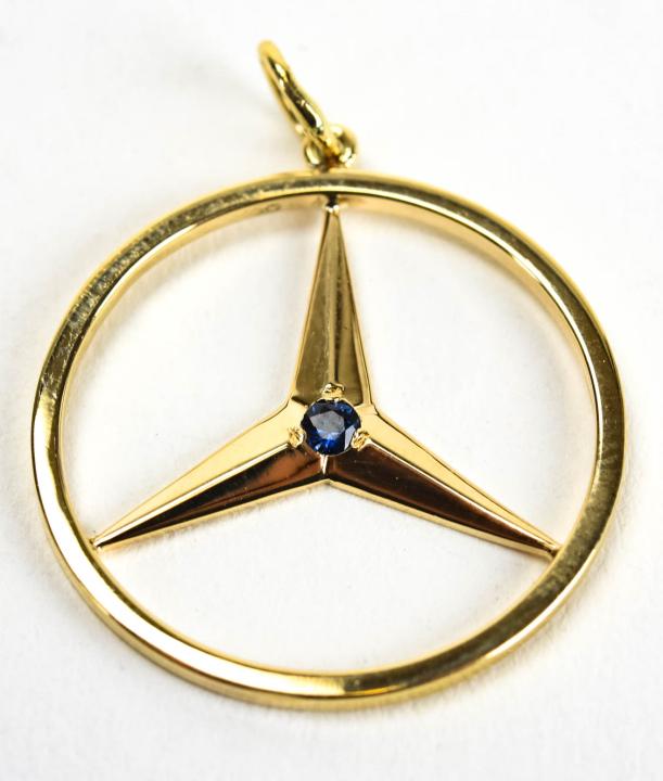Estate Van Cleef & Arpels Mercedes Symbol Pendant: Estate Van Cleef & Arpels Mercedes Symbol Pendant w Sapphire at Center. Signed / hallmarked. Measures 1.25 inches plus bail.