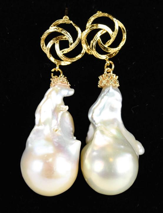 Pair of Large Baroque Pearl Earrings w 14kt Gold: Pair of Large Cultured Baroque Pearl Earrings w 14kt Gold Backs. Each measures 2.25 inches in lenth. Earring backs are 14kt yellow gold.