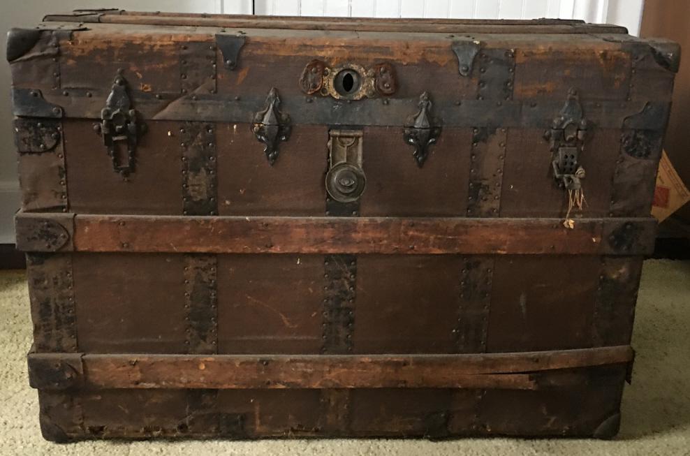luggage trunk vintage