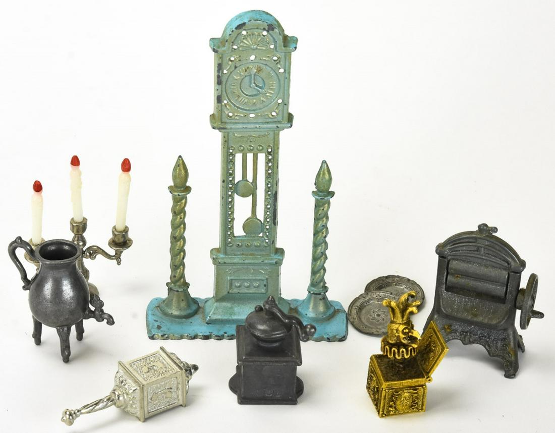 Collection Antique & Vintage Dollhouse Miniatures (1 of 7)