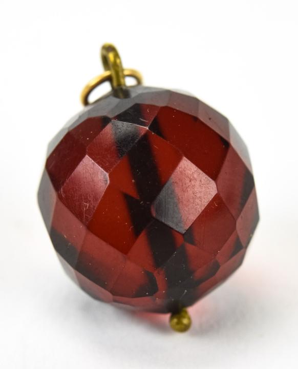 Estate 14kt Gold & Cherry Amber Necklace Pendant (1 of 4)