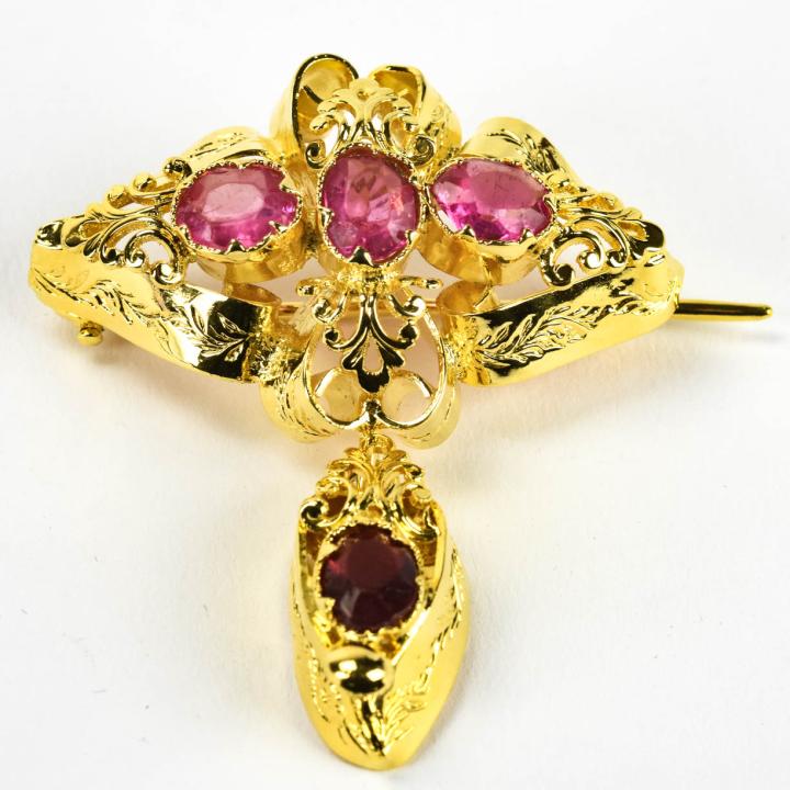 Antique Gilt Brooch w Pink Sapphire Paste Stones: Antique Gilt Brooch w Pink Sapphire Paste Stones. Measures 2.25 inches in length.
