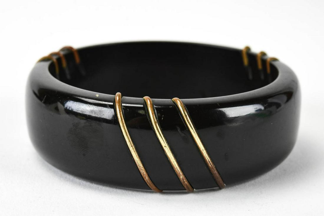 Vintage C 1940s Bakelite Inlaid w Brass Bracelet: Vintage C 1940s Bakelite Inlaid w Brass Bracelet. Measures 2.5 inches across interior opening.