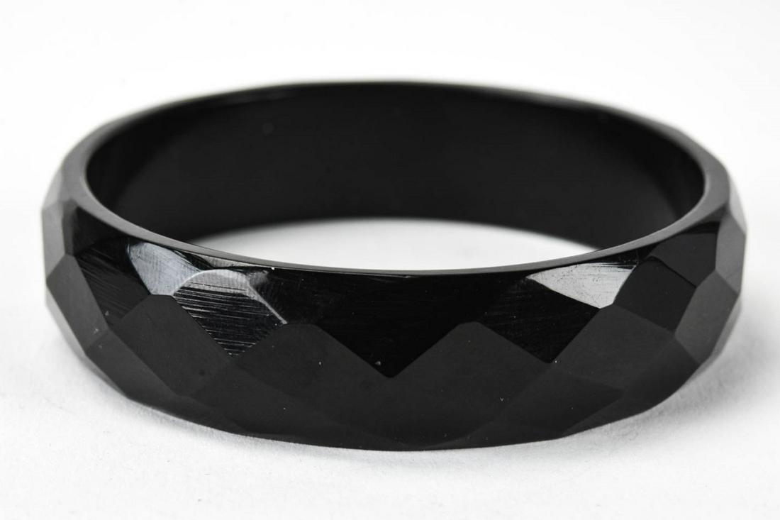 Vintage C 1940s Faceted Bakelite Bangle Bracelet: Vintage C 1940s Faceted Bakelite Bangle Bracelet. Measures 2.5 inches across the interior opening.