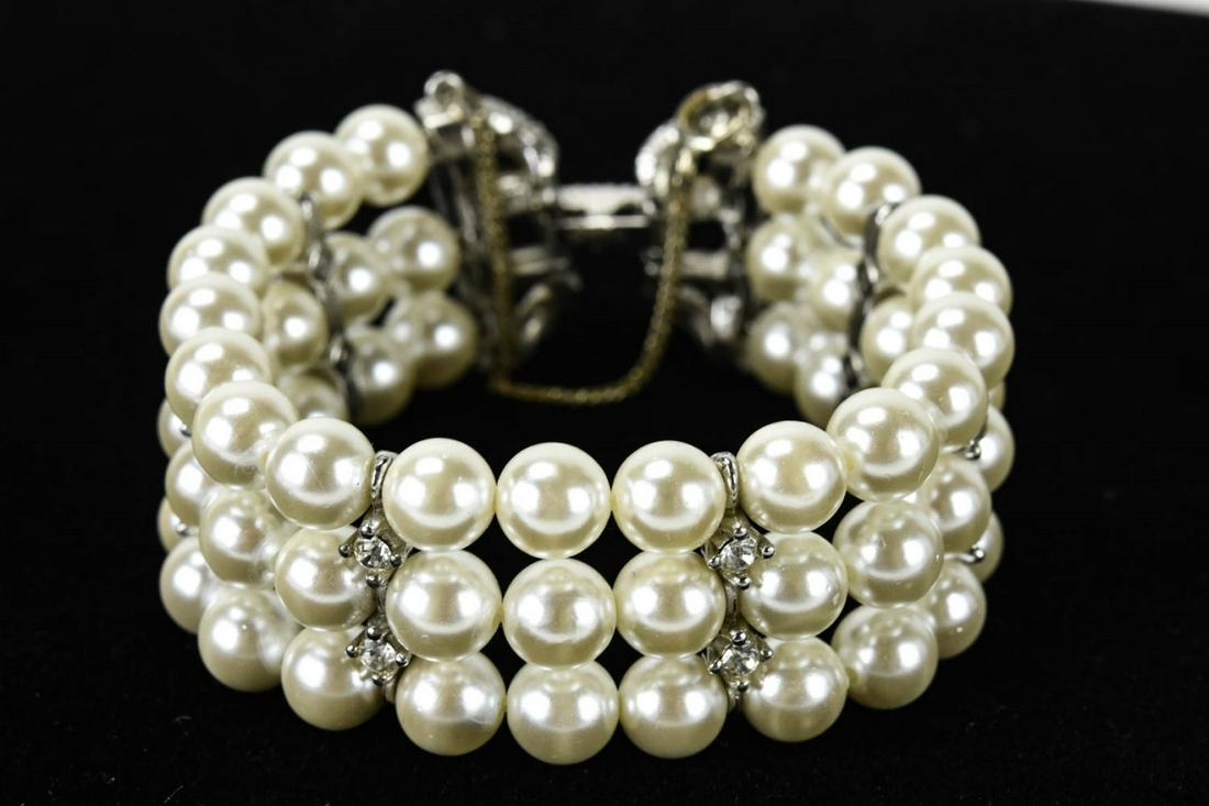 Vintage Ciner Faux Pearl Rhinestone Bracelet: Vintage Ciner Faux Pearl Rhinestone Bracelet. Measures 6.5 inches in length. Has safety chain.