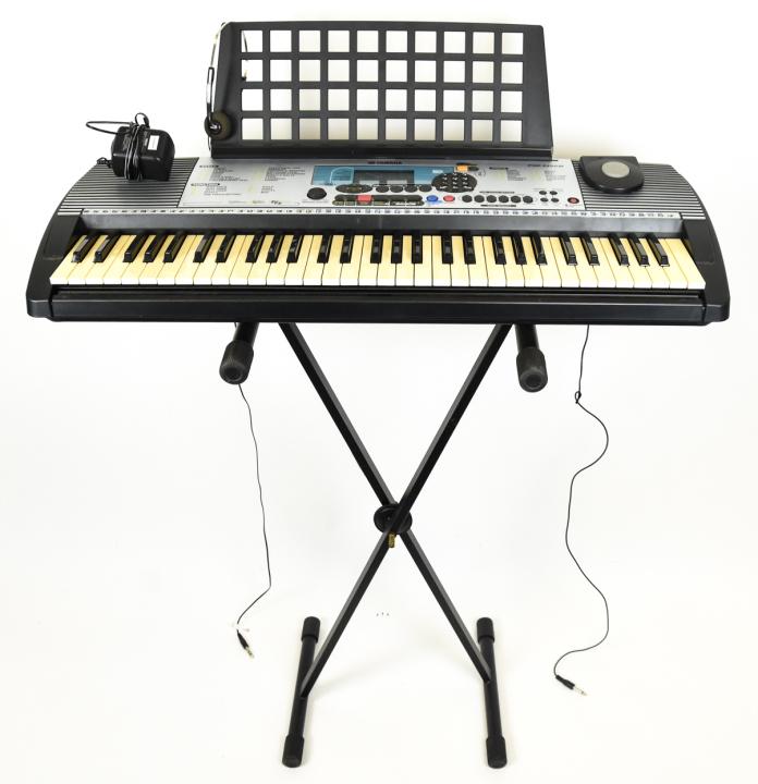Yamaha PSR-225GM 61 Key Keyboard (1 of 7)
