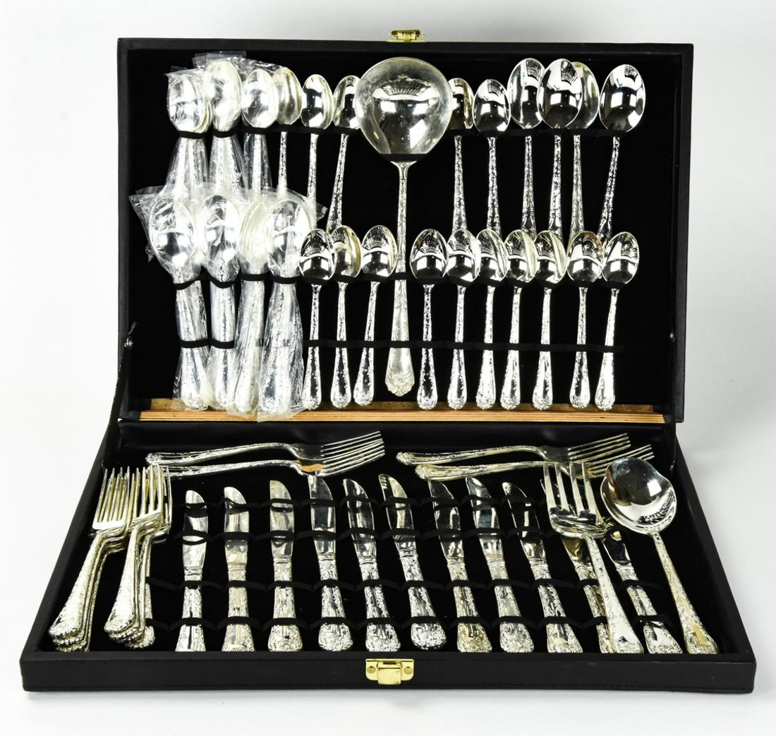 WM. Rogers Utensil Silver Tone Service for 12 (1 of 8)
