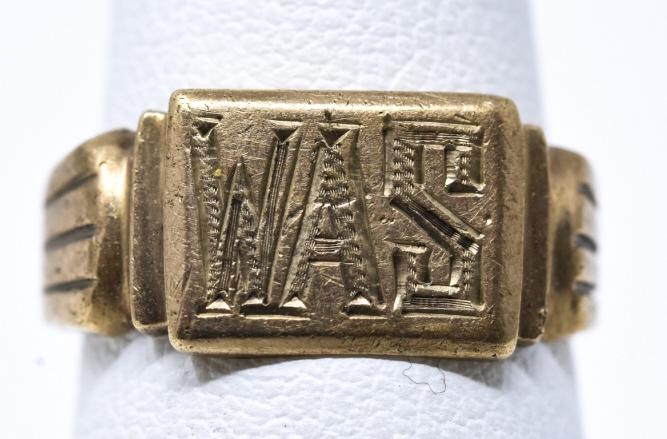 Estate 10kt Yellow Gold Signet Initial Ring (1 of 4)