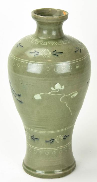 Chinese Glazed Porcelain Bottle Vase Crane Motif (1 of 6)