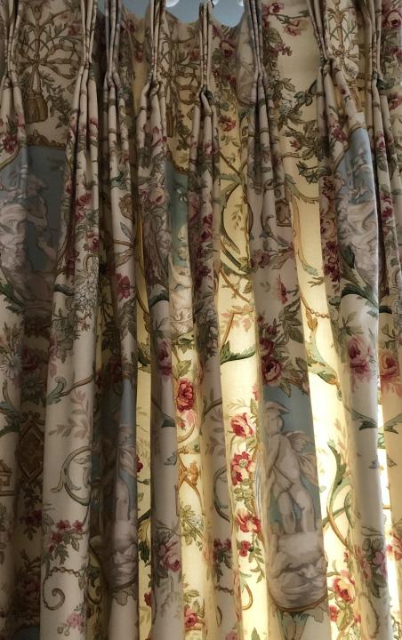 2 Pairs Toile Putti Themed Lined Curtain Panels (1 of 5)