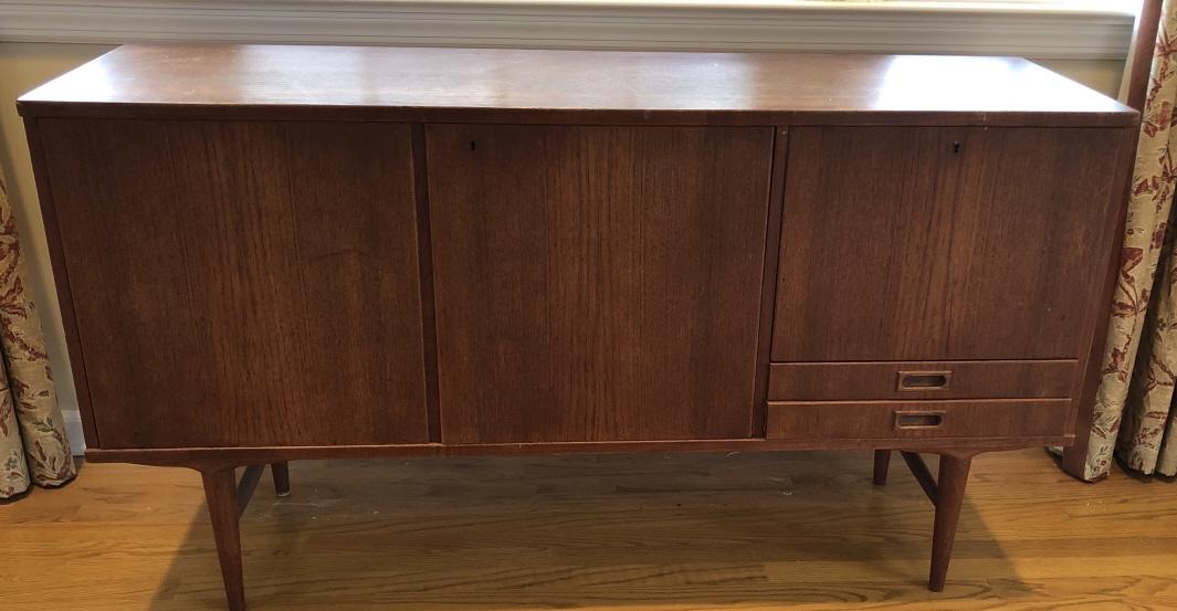 Mid Century Modern Walnut Tone Cabinet Credenza: Mid Century Modern Walnut Tone Cabinet Credenza. 31 inches x 56 inches x 16 inches