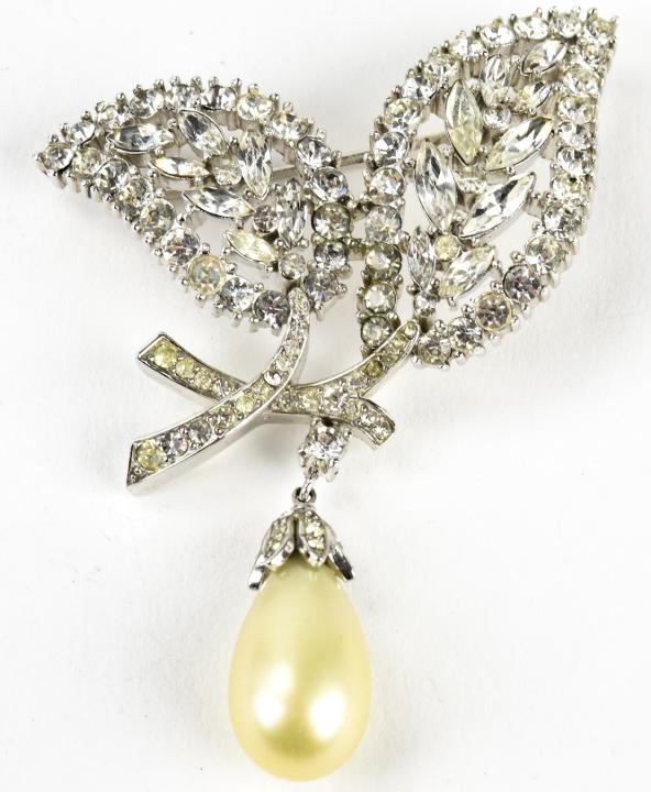 Vintage C 1970s Rhinestone & Faux Pearl Trifari: Vintage C 1970s Rhinestone & Faux Pearl Trifari Brooch. Measures 2.75 inches