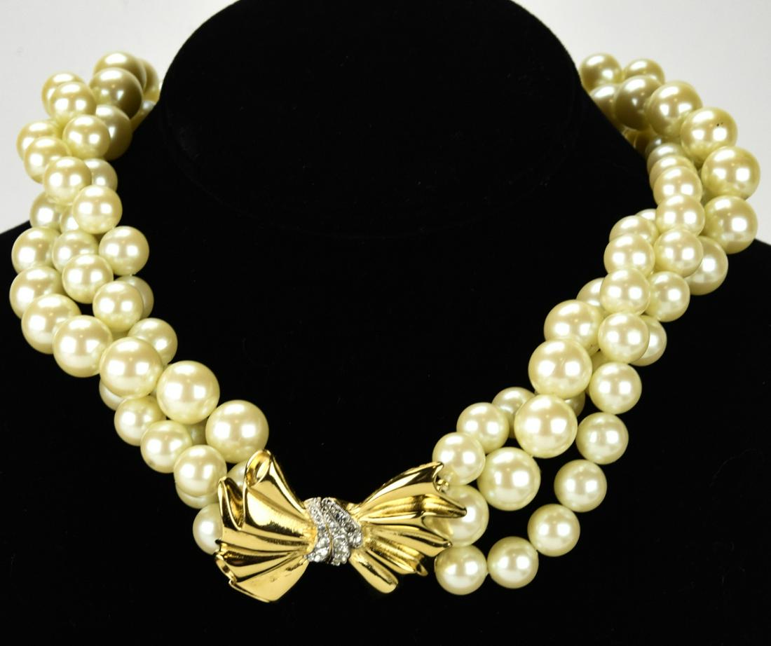 Givenchy Costume Pearl and Bow Necklace (1 of 6)