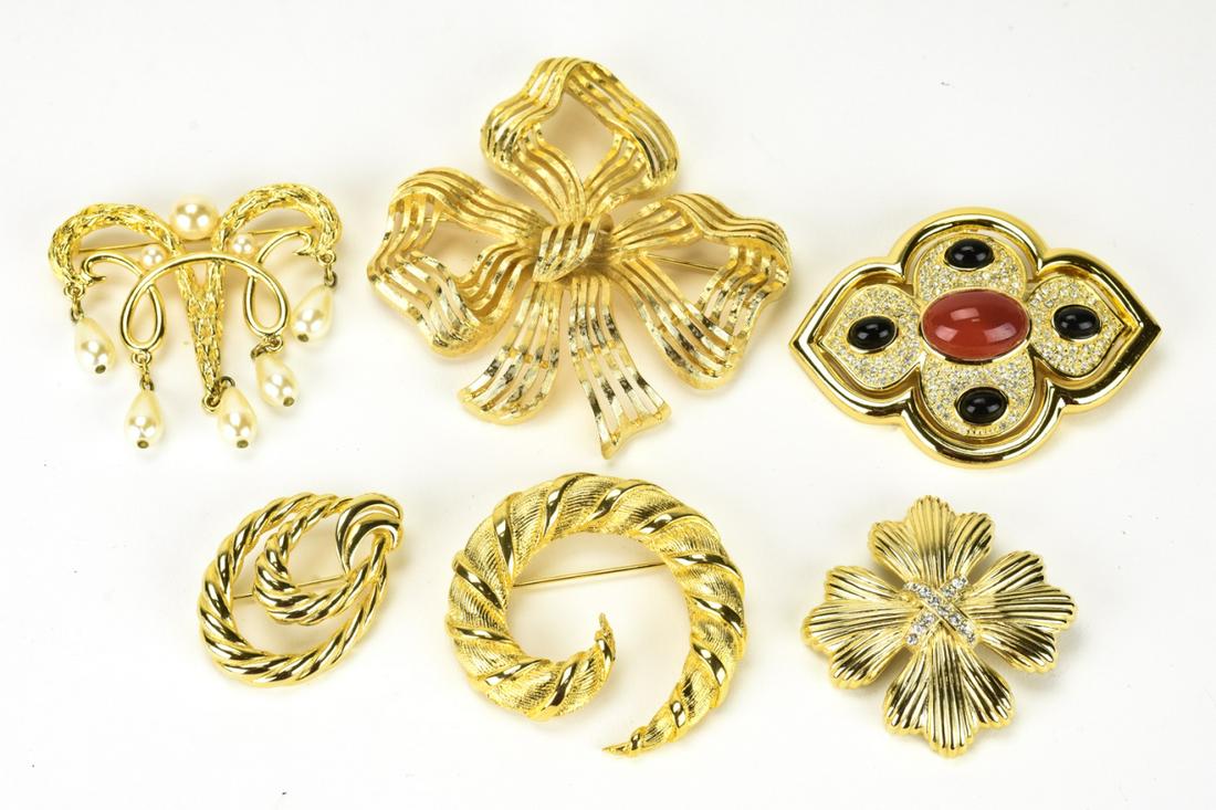 Lot of 6 Vintage Costume Designer Pins Brooches: Lot of 6 Vintage Costume Designer Pins Brooches – Largest bow form pin is signed Monet and is 3” wide
