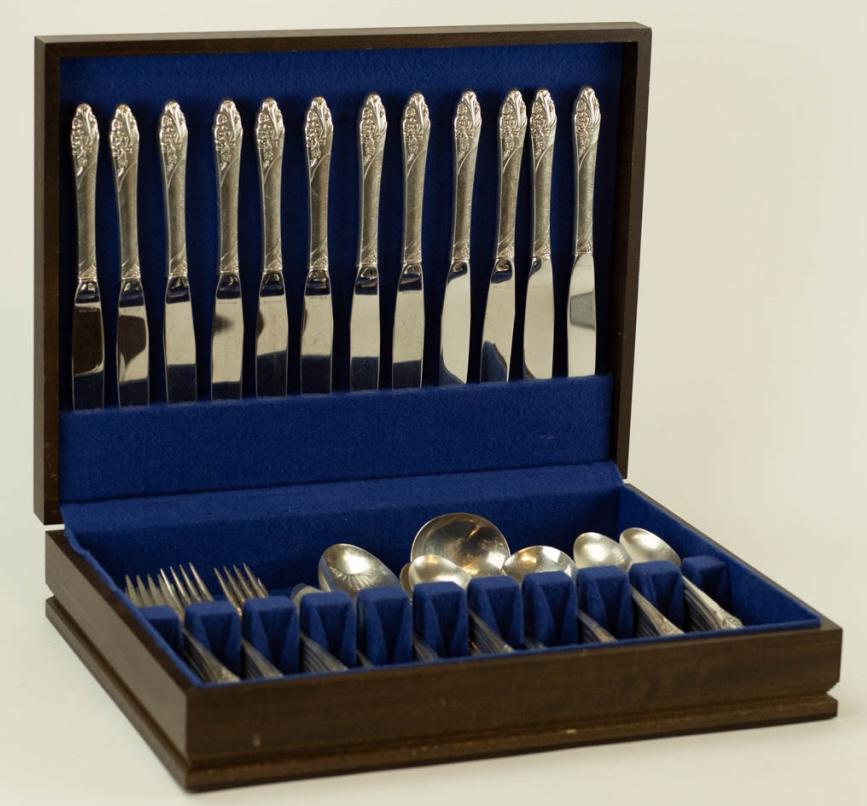 Community Silver Plate Utensil Service for 12 (1 of 5)