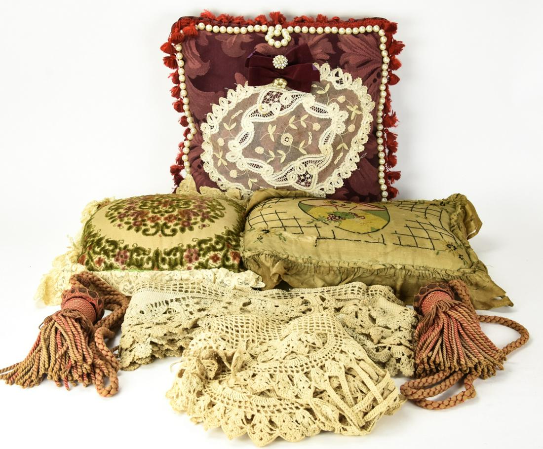 Collection Vintage Throw Pillows & Textiles (1 of 7)