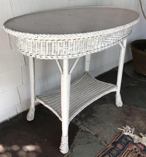 Vintage American Wicker Oval Table w Shelf (1 of 3)