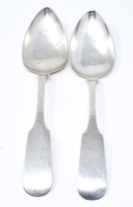 Pair C 1830s Curtiss & Stiles Coin Silver Spoons (1 of 8)