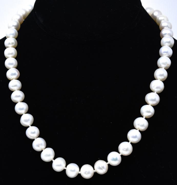 14kt Yellow Gold & Baroque Pearl Necklace Strand: 14kt Yellow Gold & Baroque Pearl Necklace Strand. Hand knotted. Measures 18 inches in length. Pearls are approximately 10mm in diameter. Clasp is hallmarked.