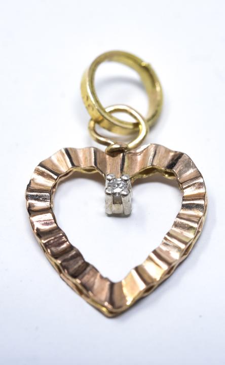 Vintage 10kt Yellow Gold Heart Charm w Diamond: Vintage 10kt Yellow Gold Heart Charm or Pendant w Diamond. Measures 7/8ths of an inch with bail.