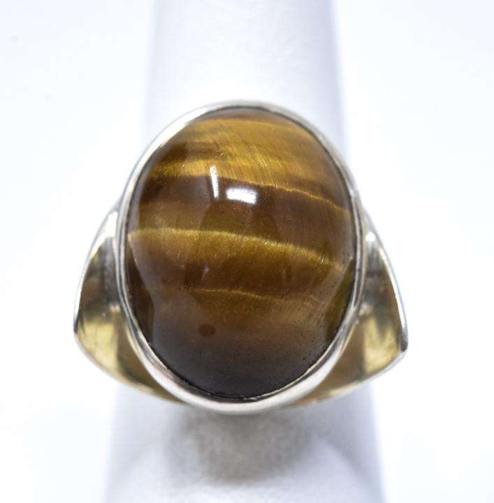 Vintage Sterling Silver & Tigers Eye Cabochon Ring: Vintage Sterling Silver & Tigers Eye Cabochon Ring. Modernist sterling. Can be resized.