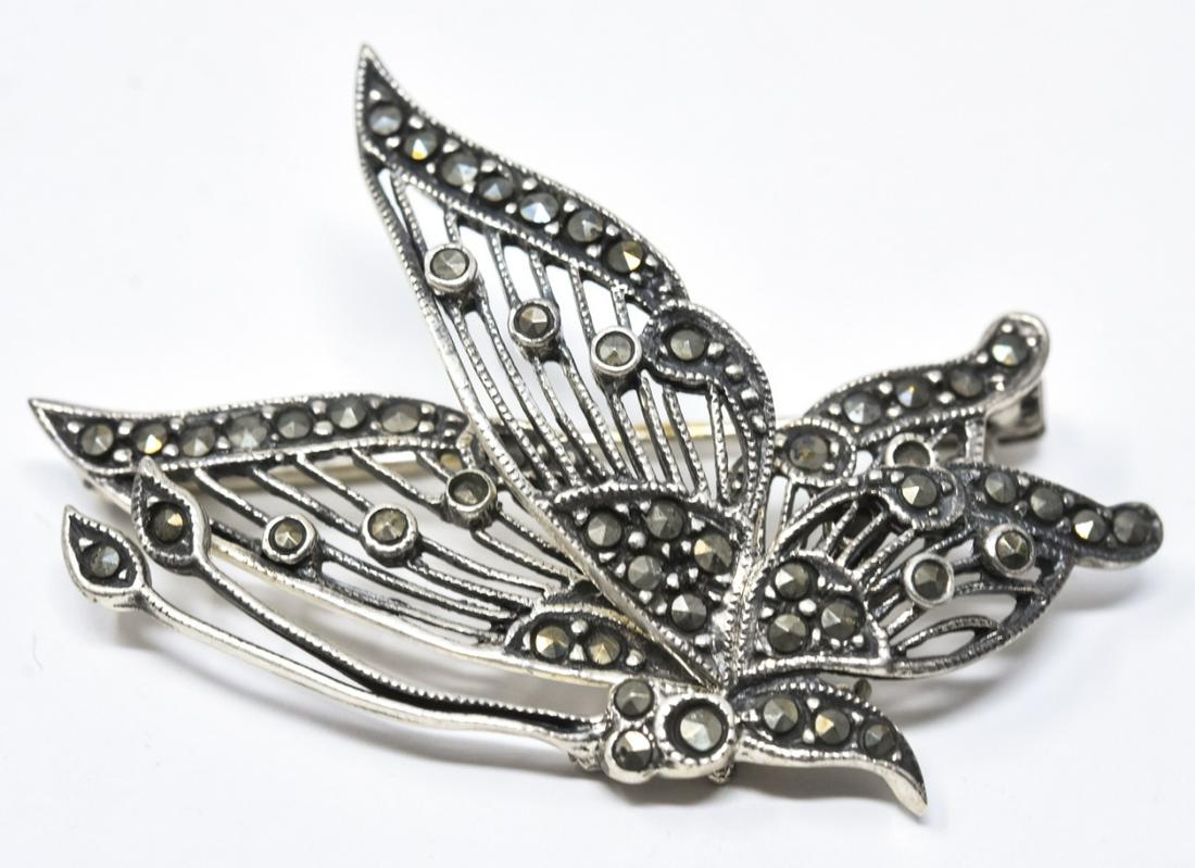Sterling Silver & Marcasite En Tremblant Butterfly: Sterling Silver & Marcasite En Tremblant Butterfly Brooch. One wing is moveable. Measures 1.5 inches in length.